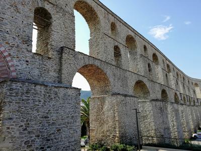 Het aquaduct van Kavala. (Griekenland - 2019)