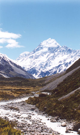 Hooker Valley met Mt Cook op de achtergrond - Mt. Cook National Park. (Nieuw Zeeland - 2002)